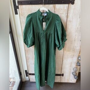 New with Tags • Never a wallflower green midi dress medium